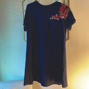 Cute navy dress with embroidered flower details on the sleeve, size M